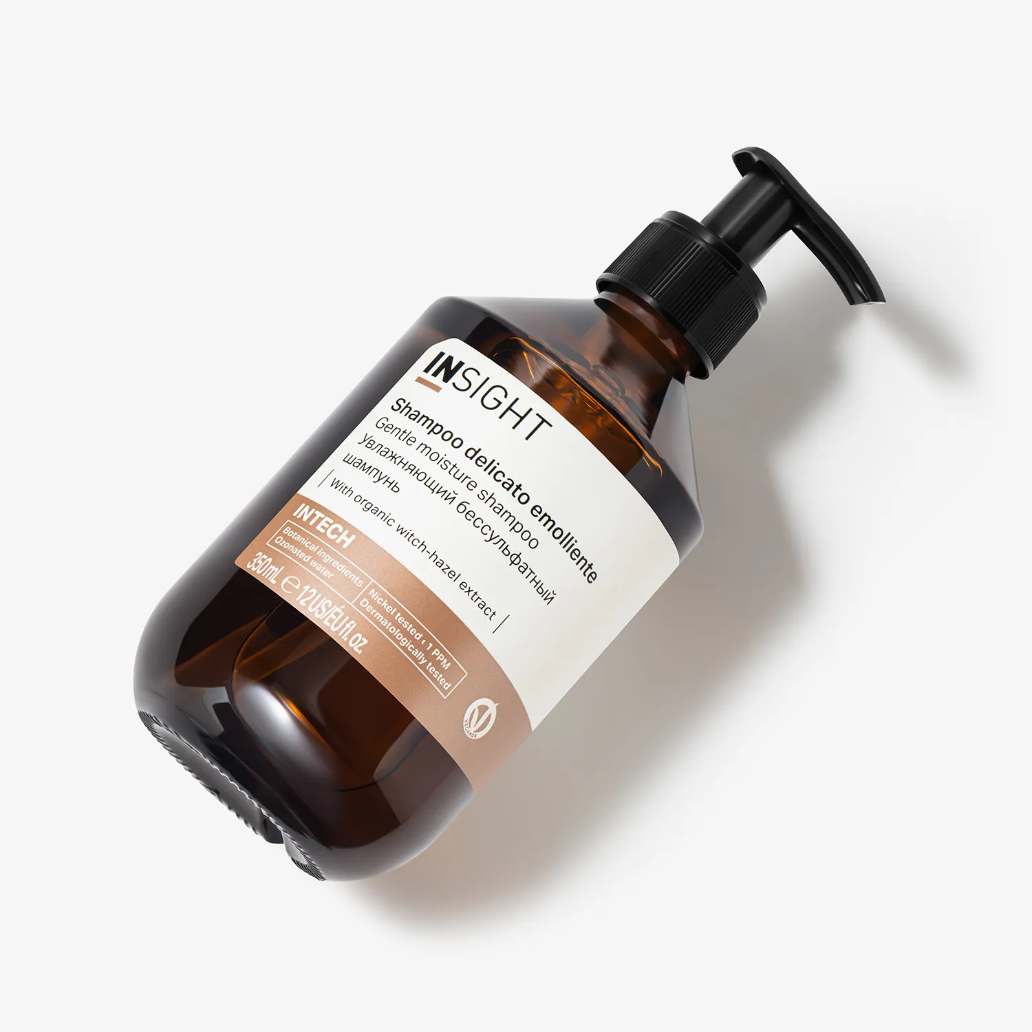 Порно азиялық әйел колготкимен жұлқылайды